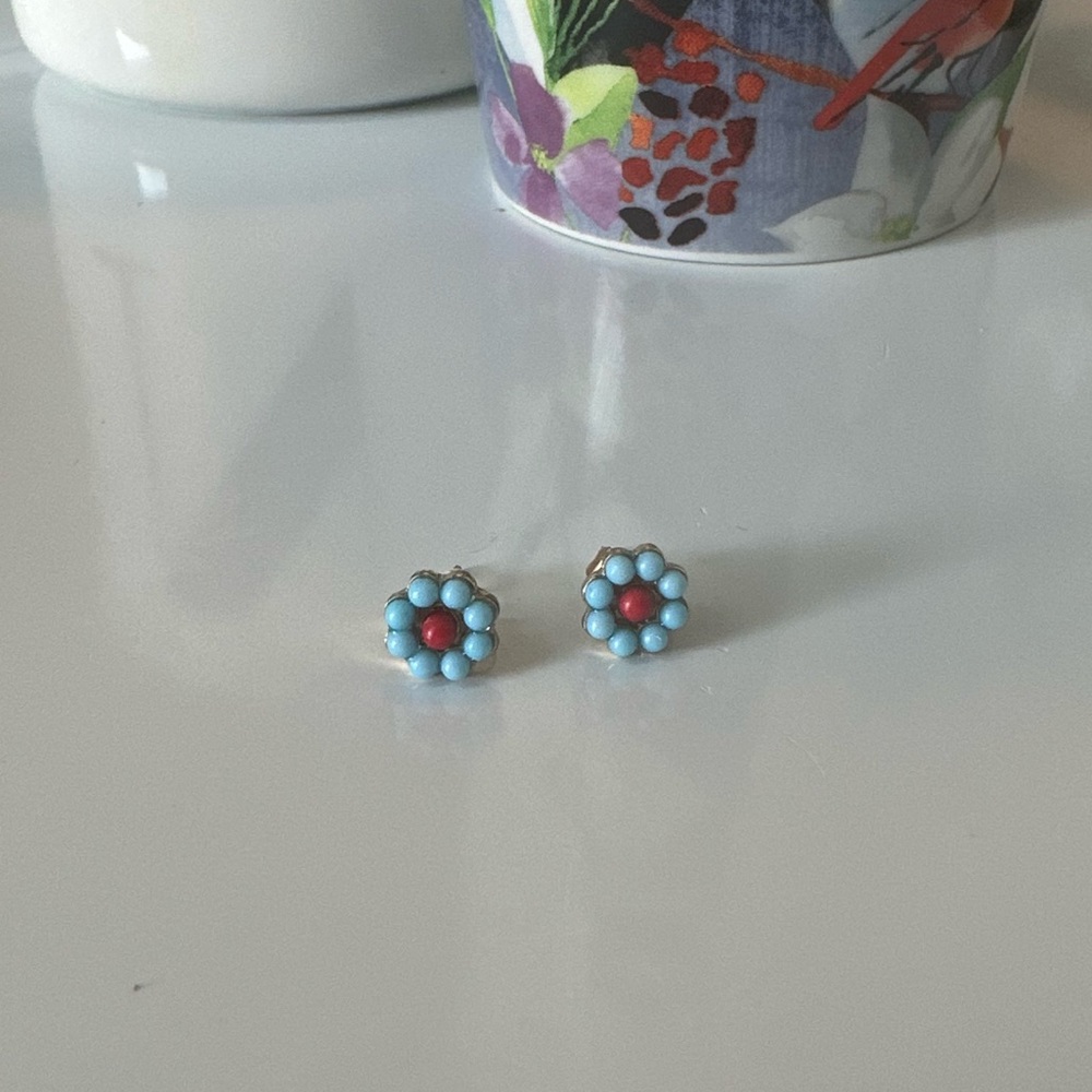 NWOT 🌼 floral stud earrings 🌼 - Picture 4 of 7